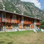 A Cozy Alpine Retreat Apartmán Antey-Saint-André