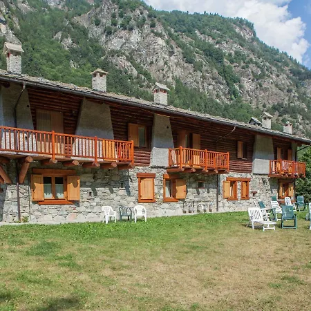 A Cozy Alpine Retreat Apartament Antey-Saint-André