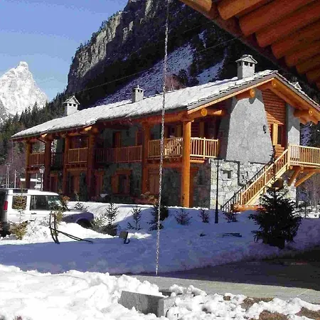 A Cozy Alpine Retreat דירה Antey-Saint-André