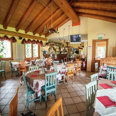 A Cozy Alpine Retreat דירה