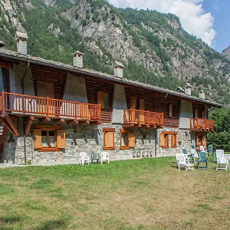 A Cozy Alpine Retreat דירה Antey-Saint-André